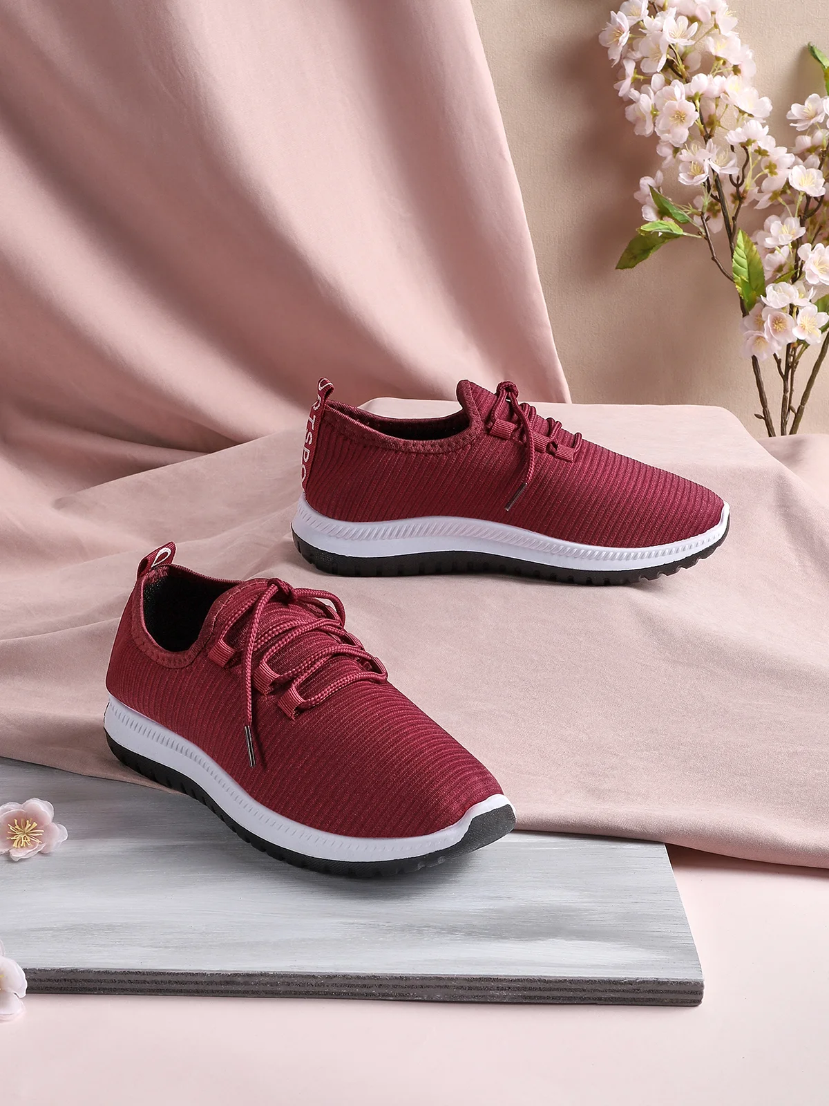 Lightweight Breathable Non-Slip Lace-Up Sneakers