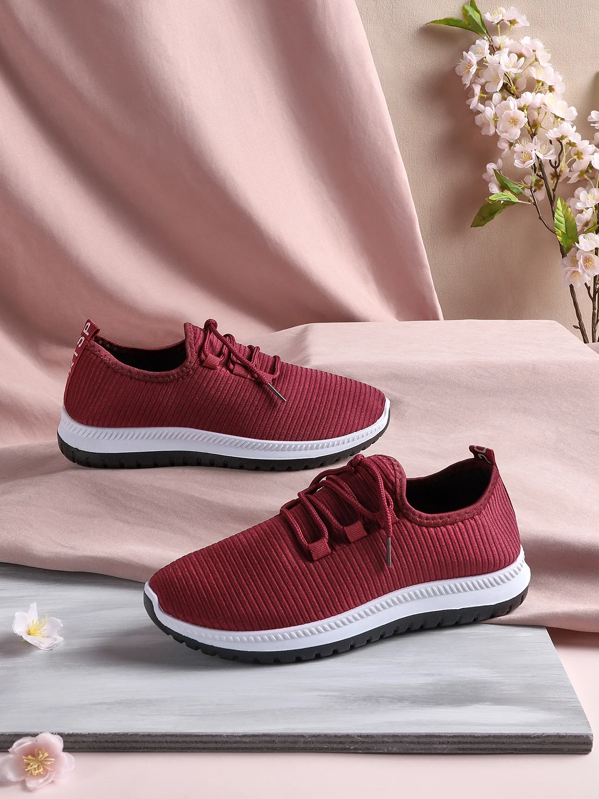 Lightweight Breathable Non-Slip Lace-Up Sneakers