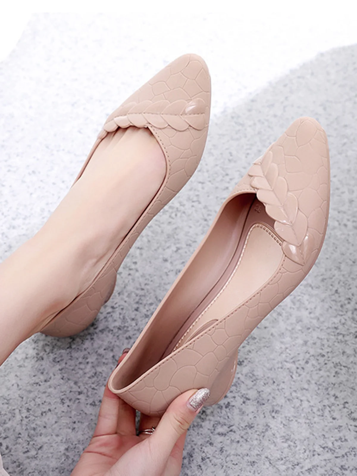 Comfortable Soft Sole Waterproof Pointed Toe Shallow Mouth Chunky Heel Shoes