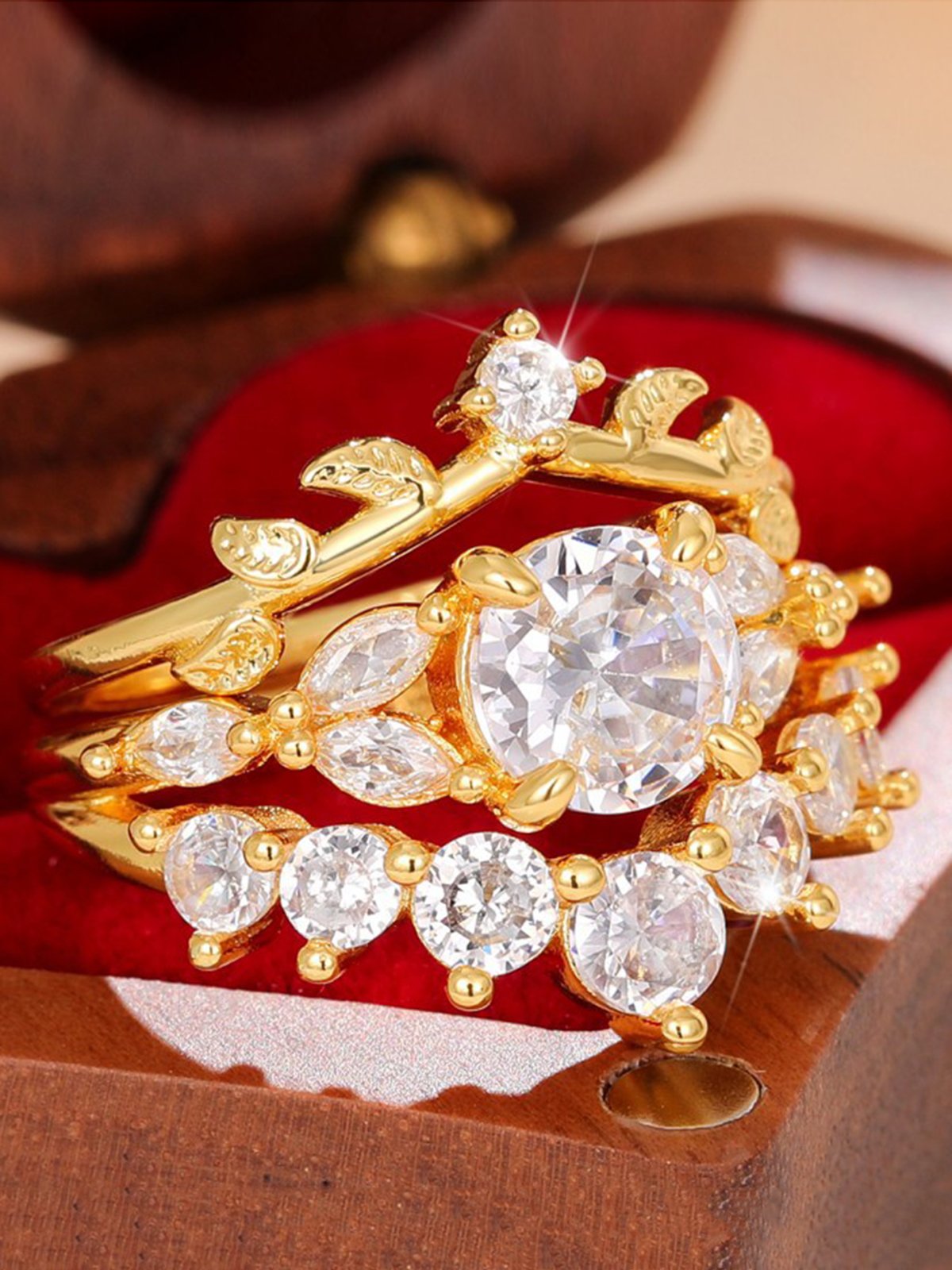 2pcs Rhinestone Decor Leaf Crown Shaped Matching Rings Set