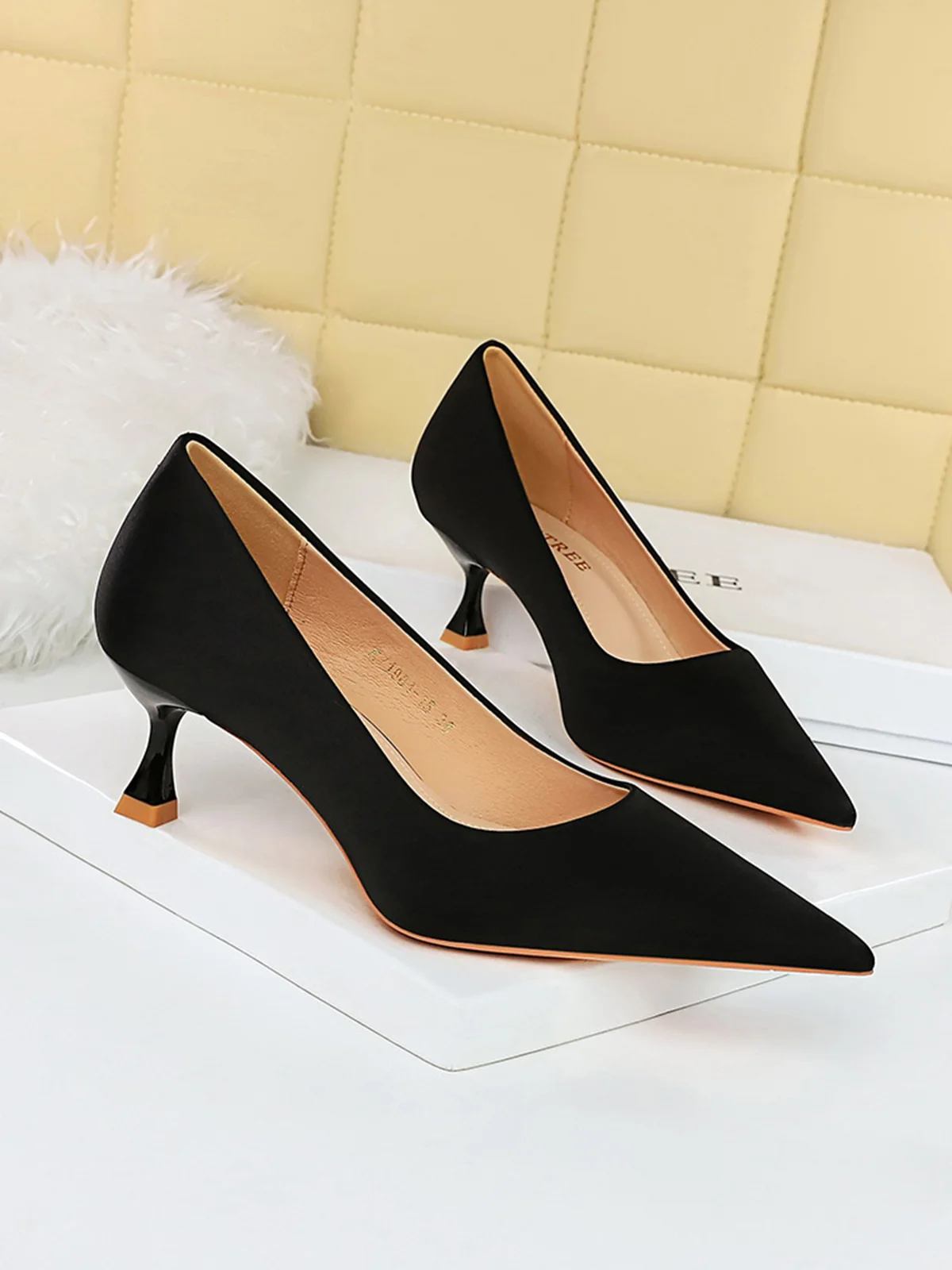 Women Minimalist Wineglass Heel Shallow Pumps