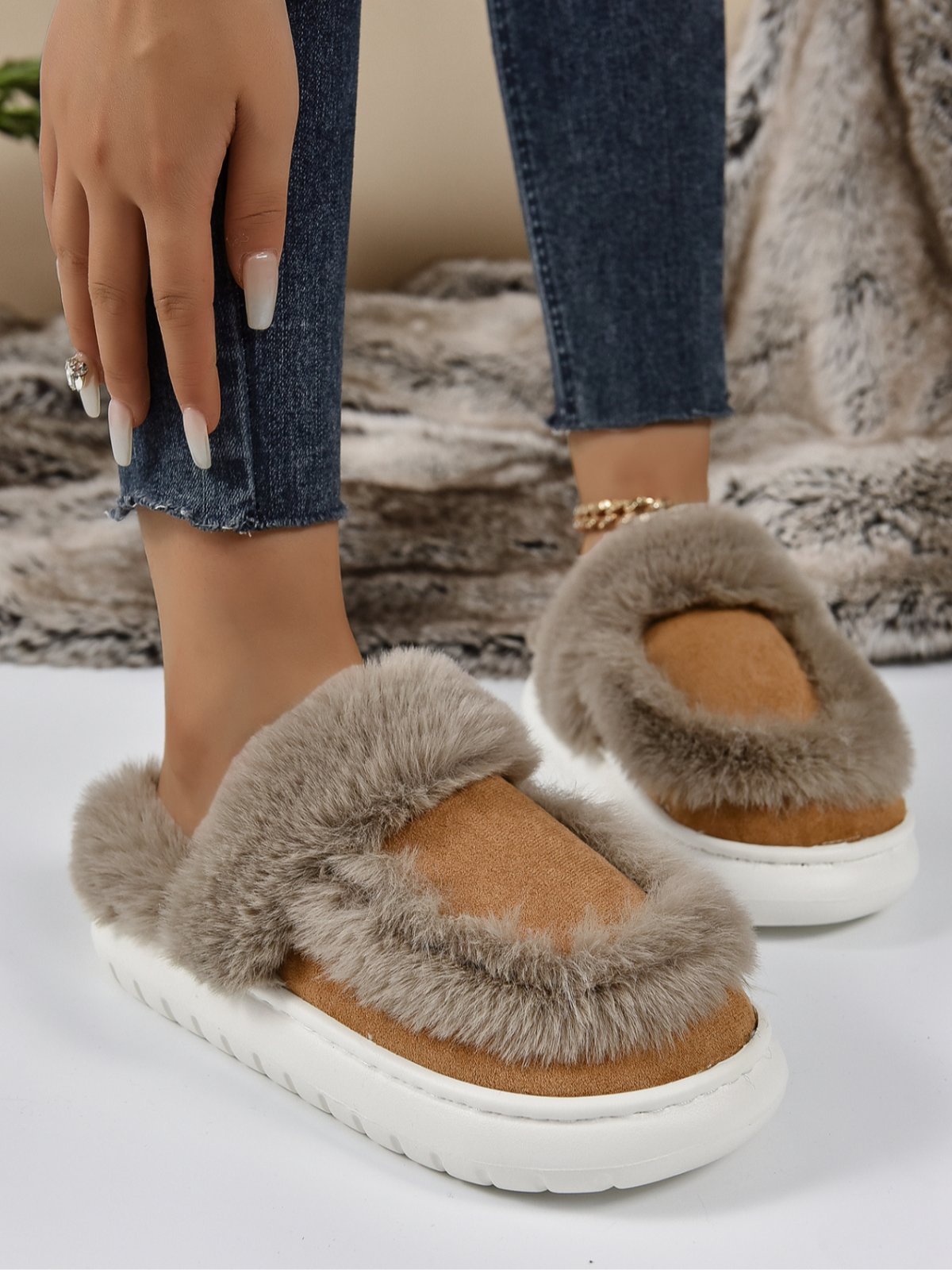 Color Block Casual Faux Fur Paneled Toe-covered Slippers