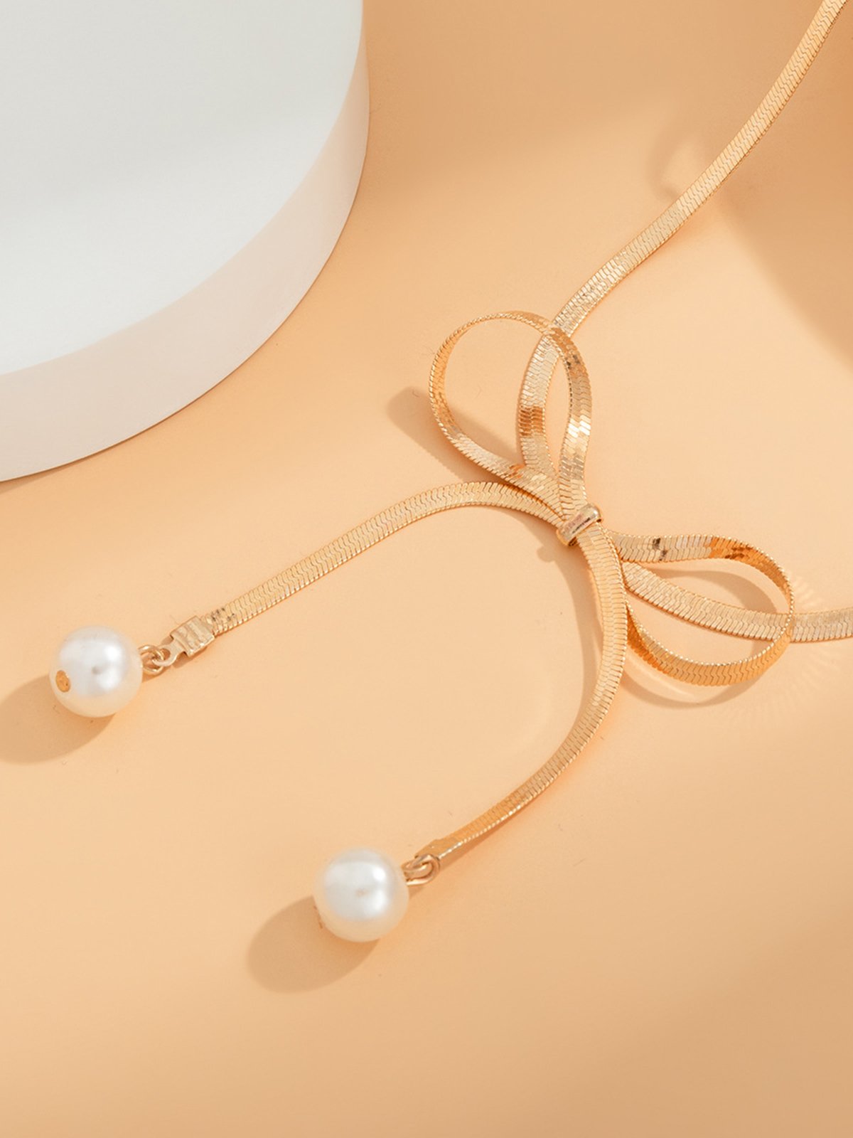 Elegant Imitation Pearl Bowknot Pendant Necklace