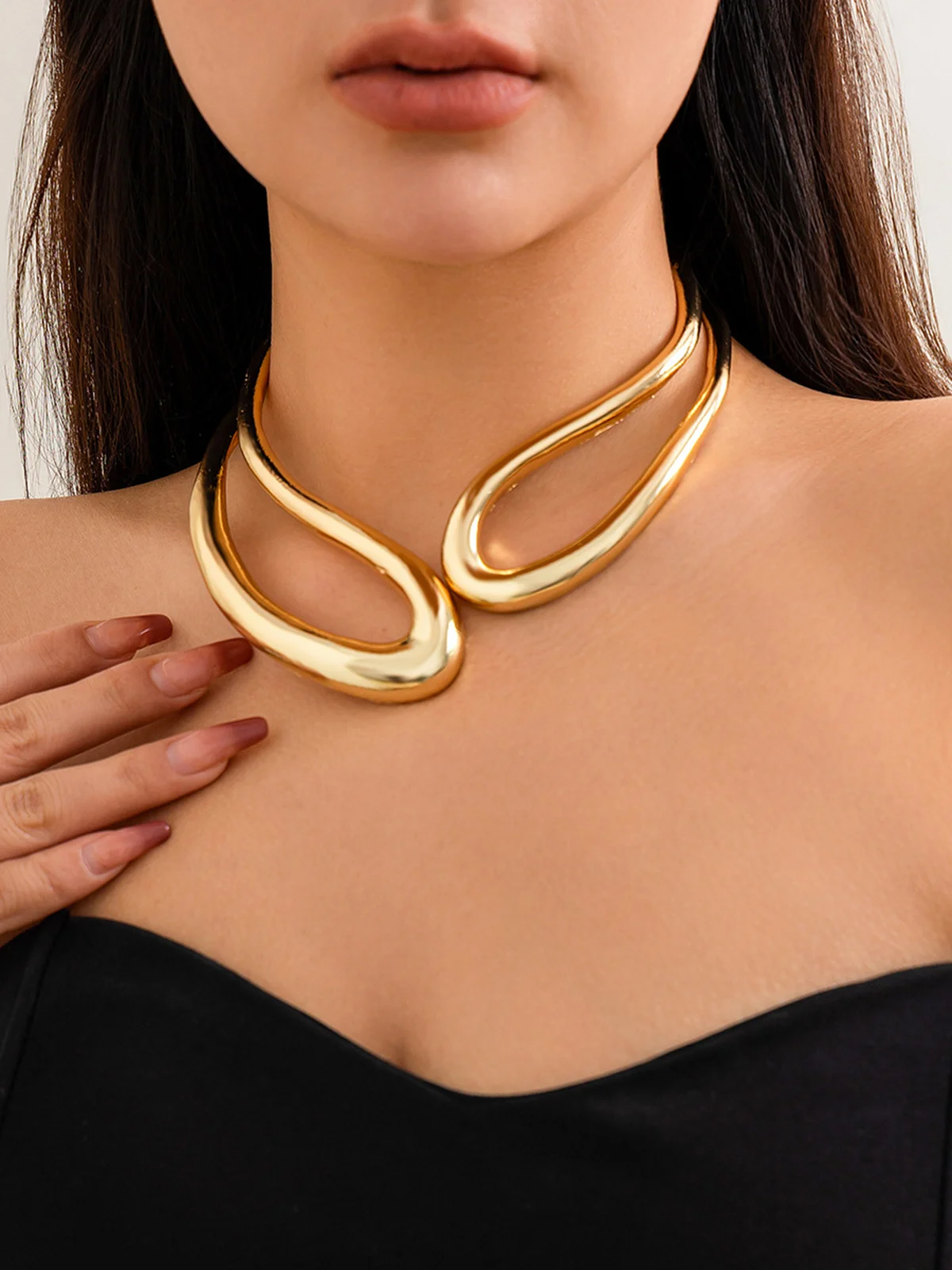 Exaggerated Geometric Hollow Choker