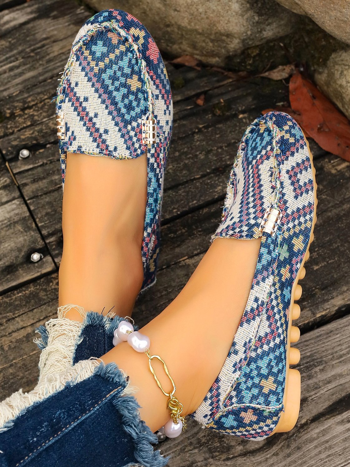 Ethnic All Season Casual Fabric Shallow Shoes