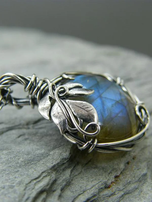 Retro personalized leaf wrapped moonstone pendant fashion inlaid frame necklace