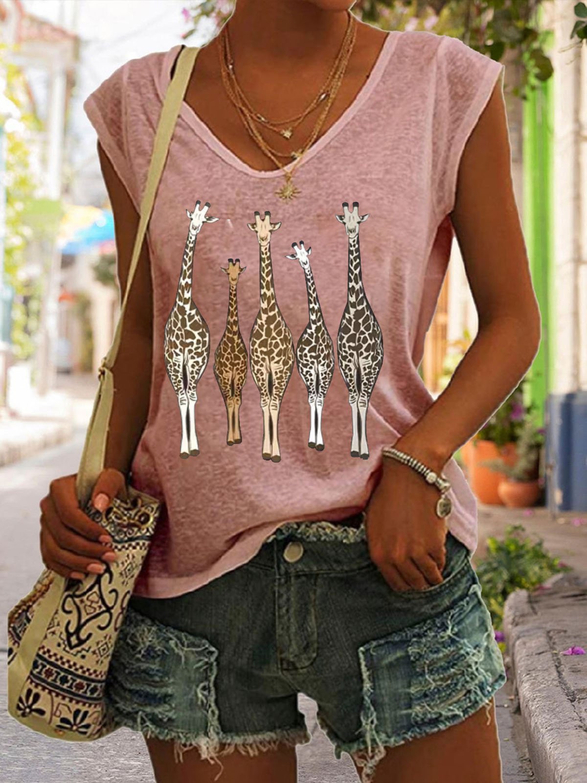 Giraffe Printed Women's Casual V Neck T-Shirt