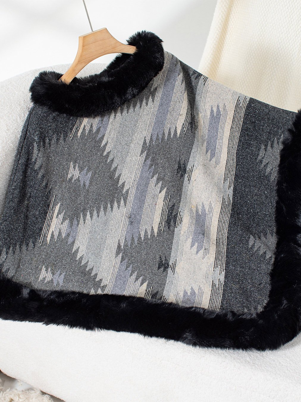Fur Collar Elegant Crew Neck Cloak
