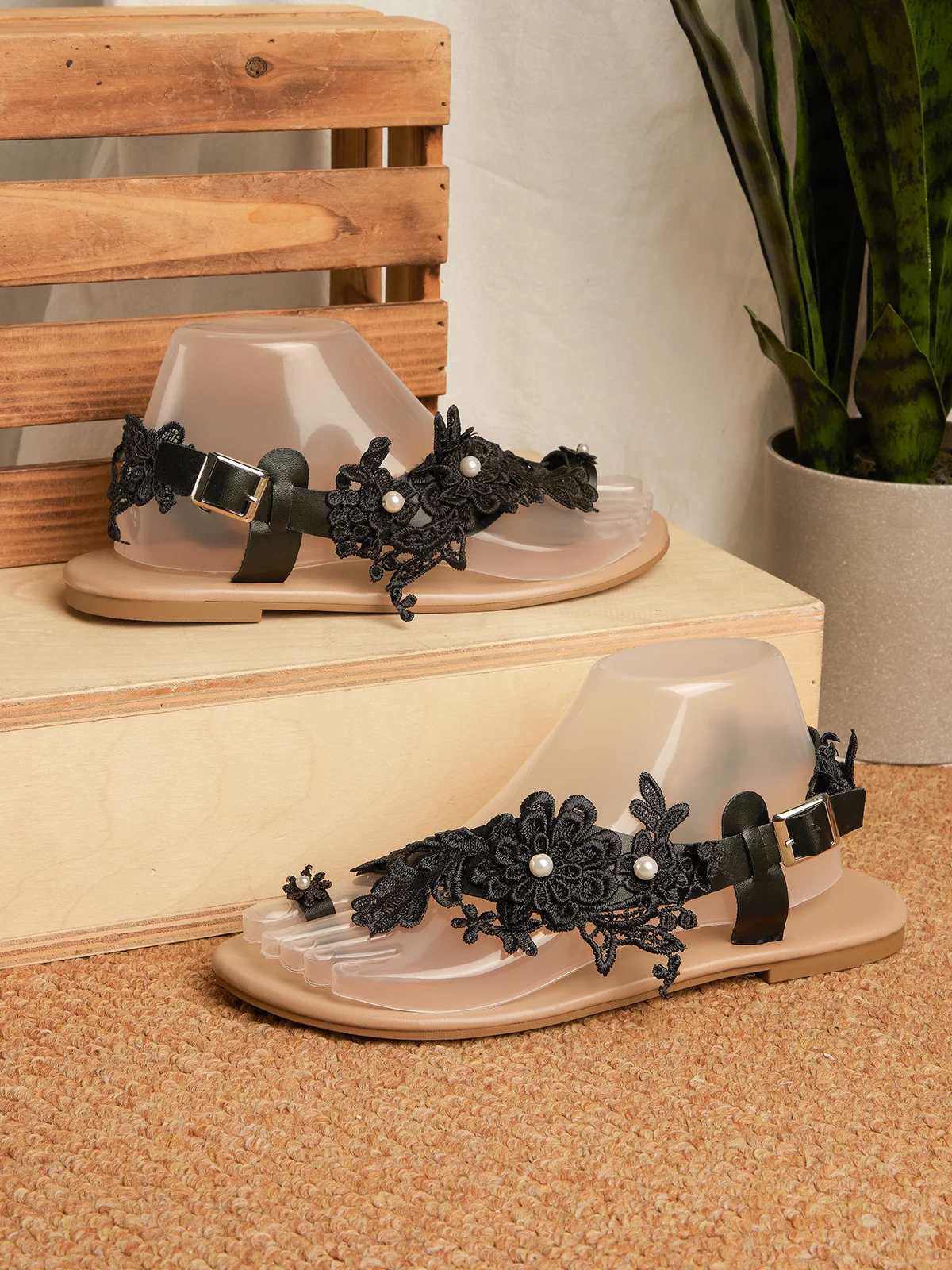 Women's Romantic Applique Lace Flower Decorative Elegant Wedding Flat Heel Sandals