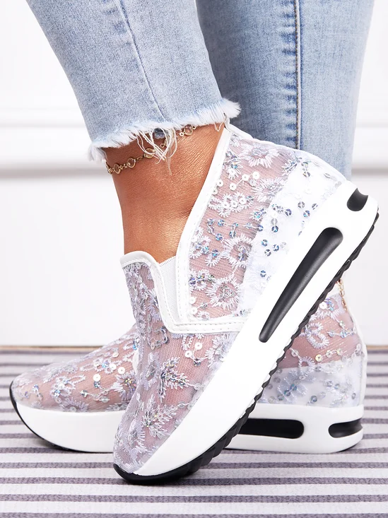 Breathable Floral Embroidery Slip-on Muffin Sneakers