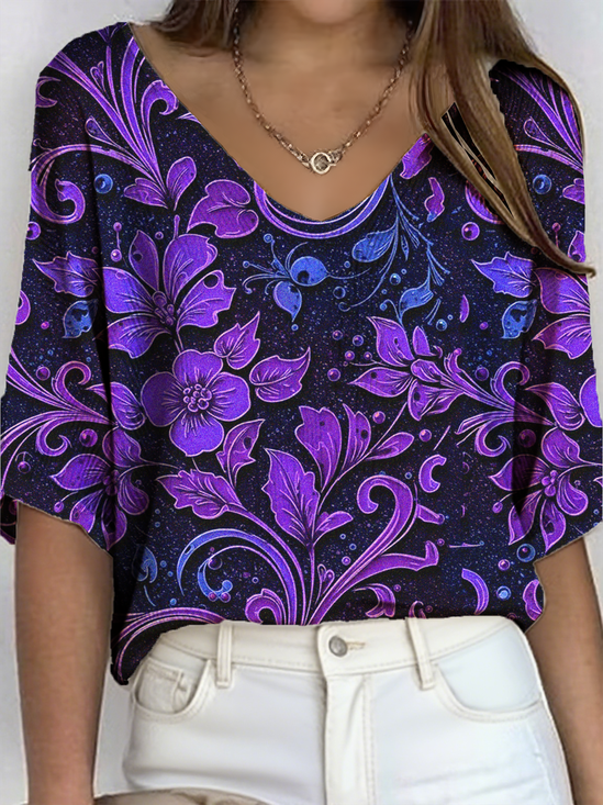 Women's Floral Pattern Trimmed V-Neck Three-Quarter Sleeve T-Shirt Regular Top