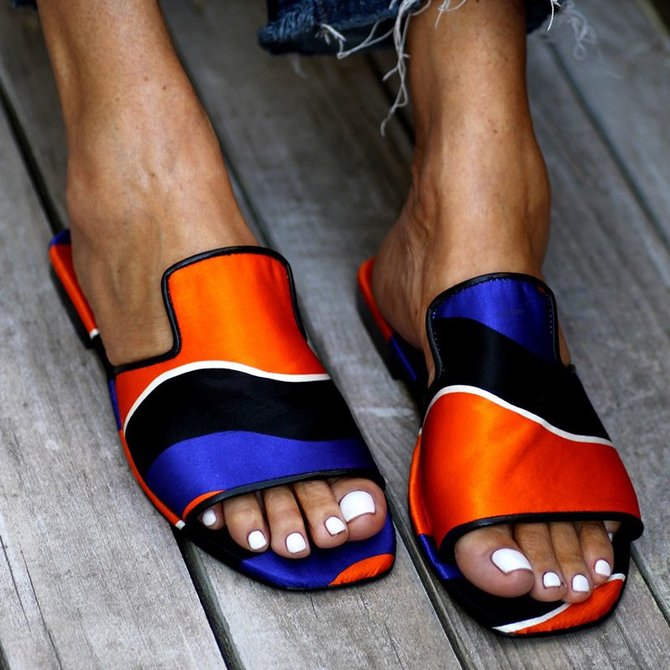 flat heel slippers