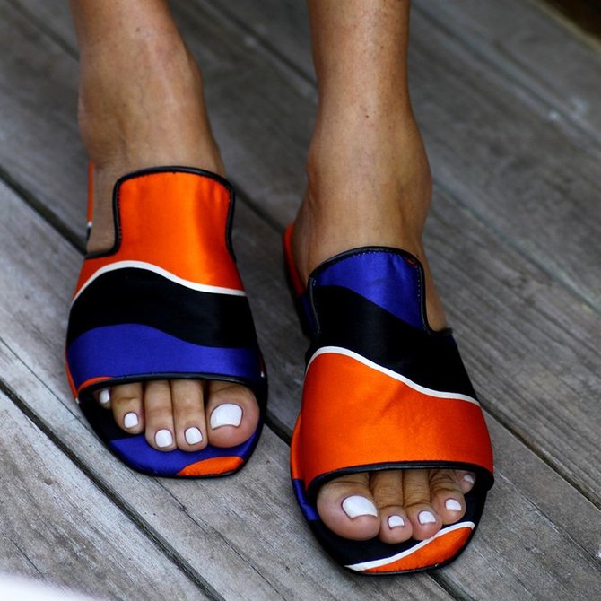 flat heel slippers