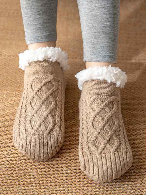 Leisure Home Coral Fleece Twist Pattern Floor Socks Pile Socks Autumn Winter Warm Thick